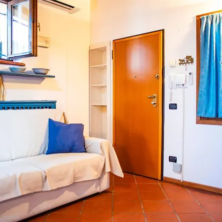 Il Nettuno Stile Rustico In Centro Citta * 트렌토